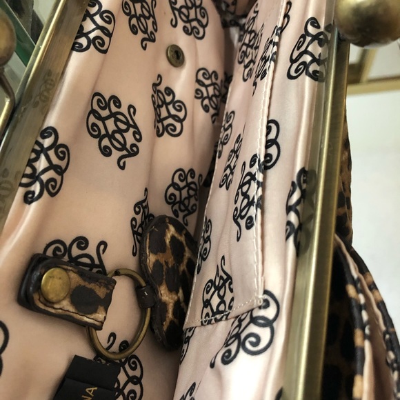 Jessica Simpson wrist clutch - Picture 2 of 4